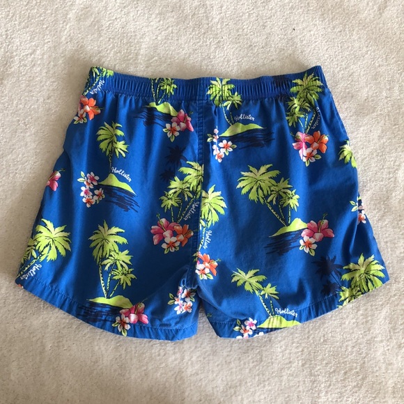 Hawaiian printed Hollister boxer shorts - Picture 2 of 9